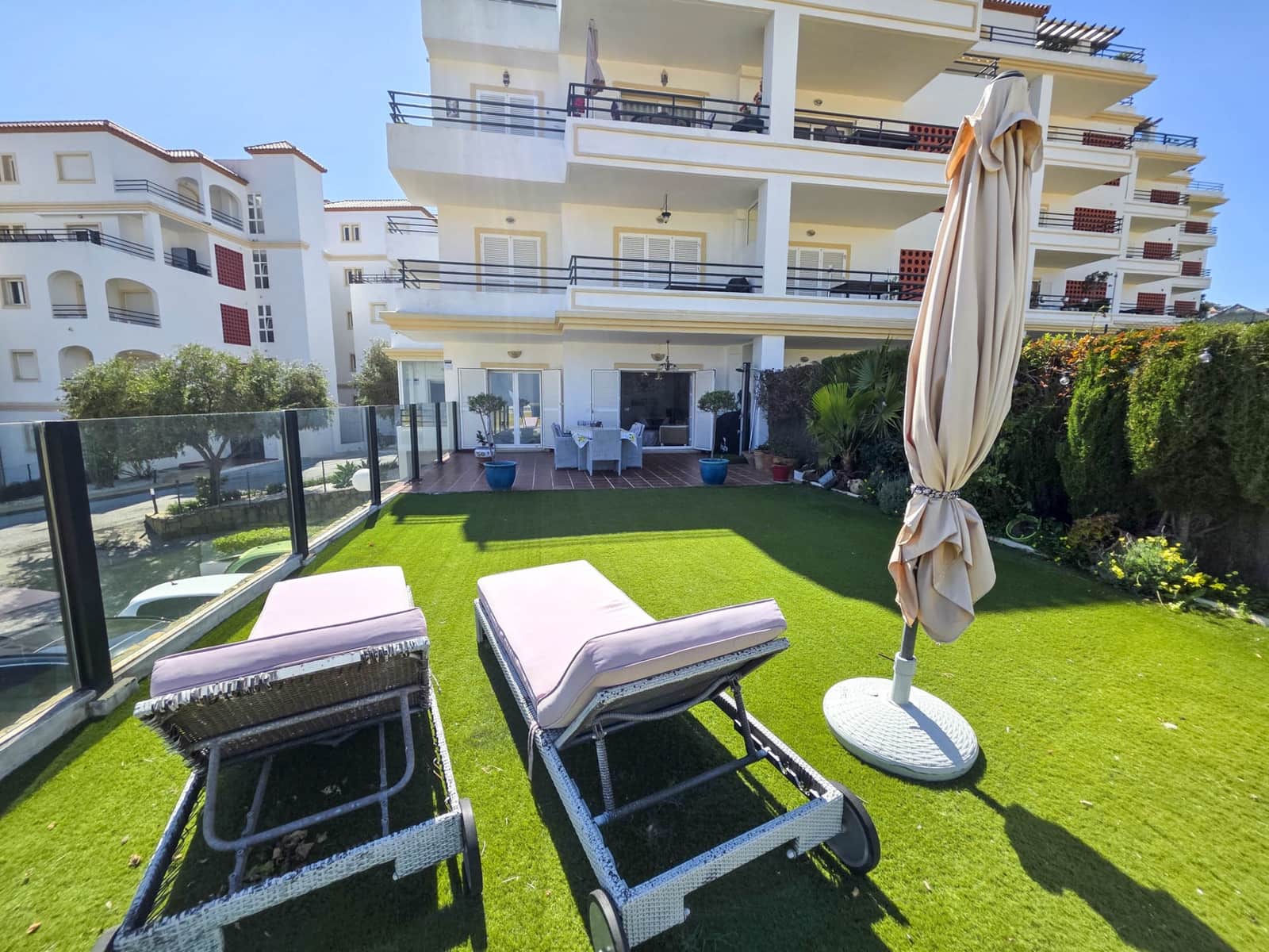 3 bedroom Apartment for sale in La Duquesa / Puerto de la Duquesa with pool garage - € 375,000 (Ref: 9726436)