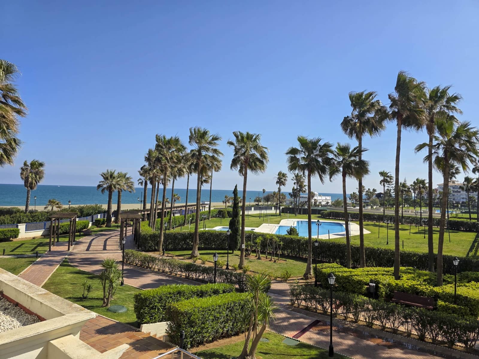 2 bedroom Apartment for sale in San Luis de Sabinillas with pool garage - € 360,000 (Ref: 9731888)