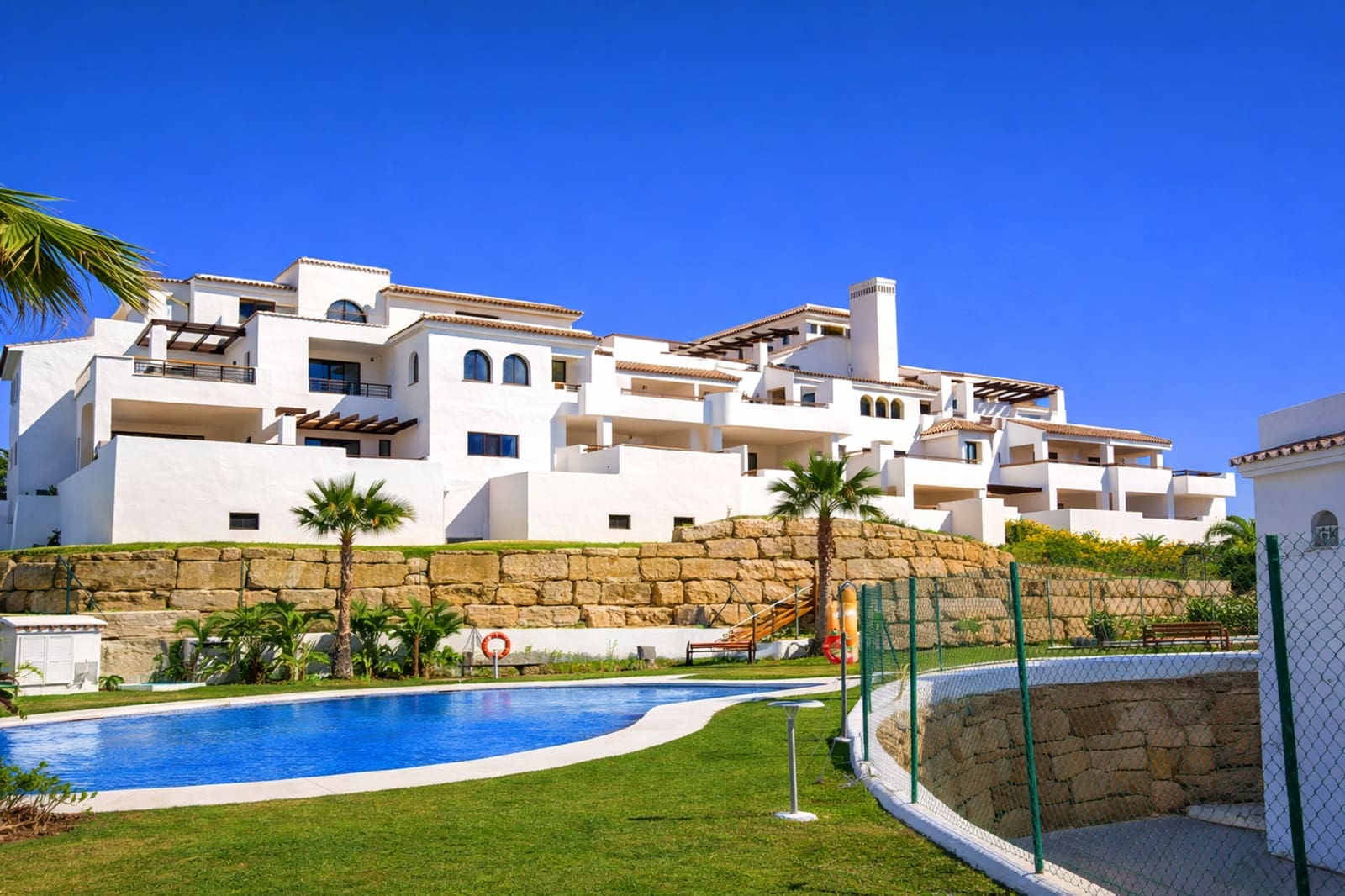2 bedroom Apartment for sale in Casares with pool garage - € 295,000 (Ref: 9747743)