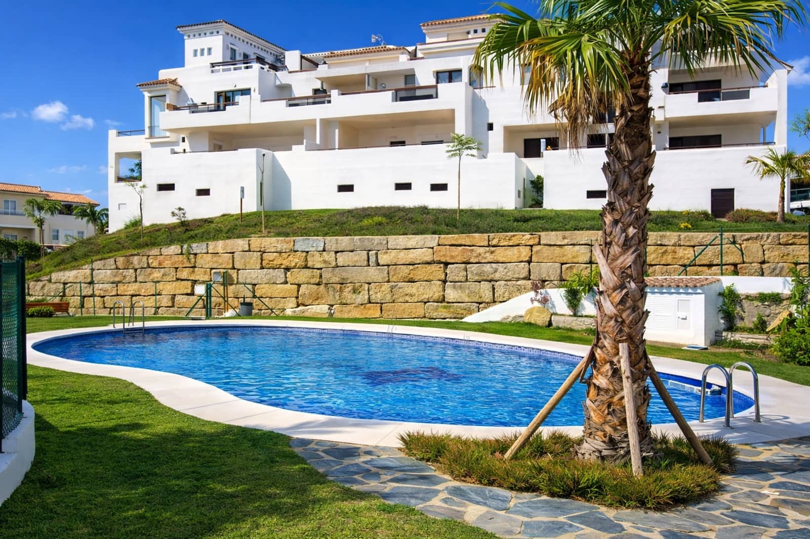 2 bedroom Apartment for sale in Casares with pool garage - € 295,000 (Ref: 9747743)