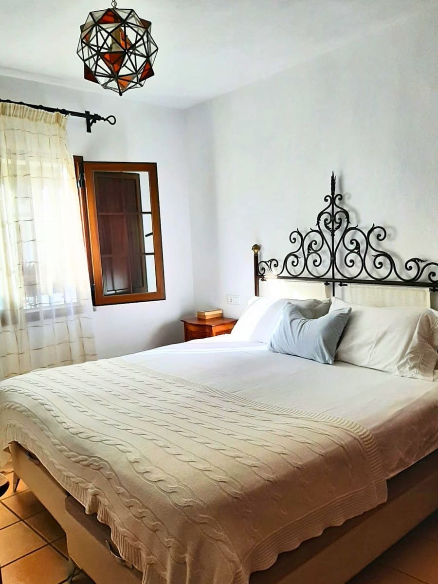 Casa de 2 habitaciones en Estepona en venta con garaje - 570.000 € (Ref: 9758724)