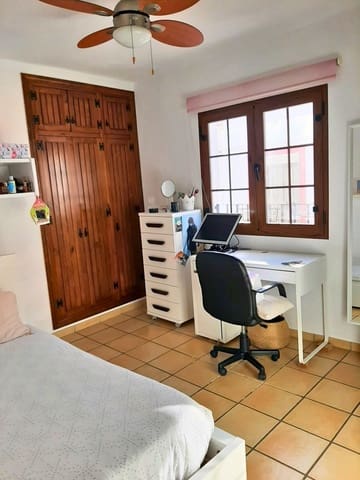 Casa de 2 habitaciones en Estepona en venta con garaje - 570.000 € (Ref: 9758724)