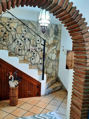 Casa de 2 habitaciones en Estepona en venta con garaje - 570.000 € (Ref: 9758724)