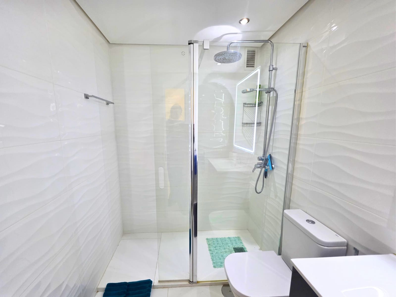 3 bedroom Apartment for sale in La Duquesa / Puerto de la Duquesa - € 350,000 (Ref: 9758725)