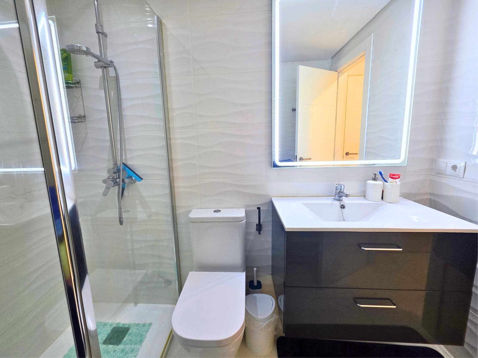 3 bedroom Apartment for sale in La Duquesa / Puerto de la Duquesa - € 350,000 (Ref: 9758725)