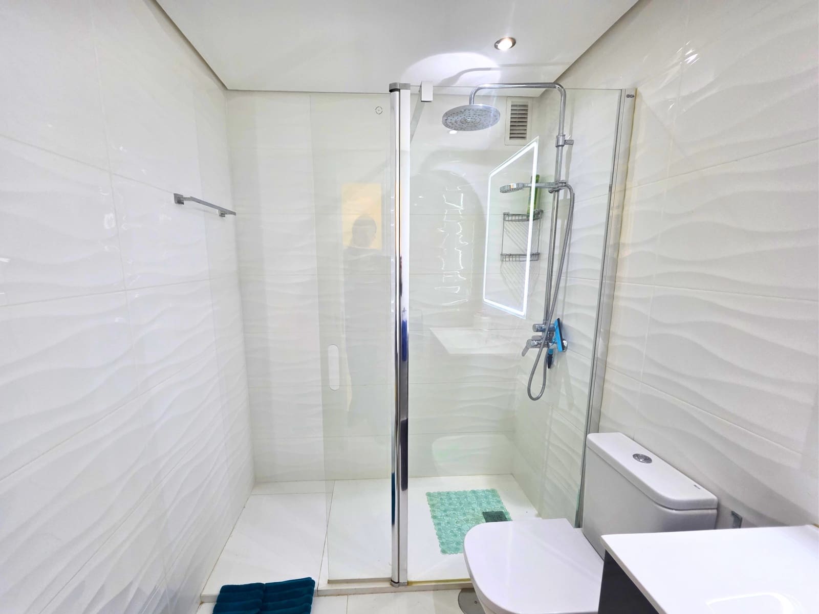 3 bedroom Apartment for sale in La Duquesa / Puerto de la Duquesa - € 350,000 (Ref: 9758725)