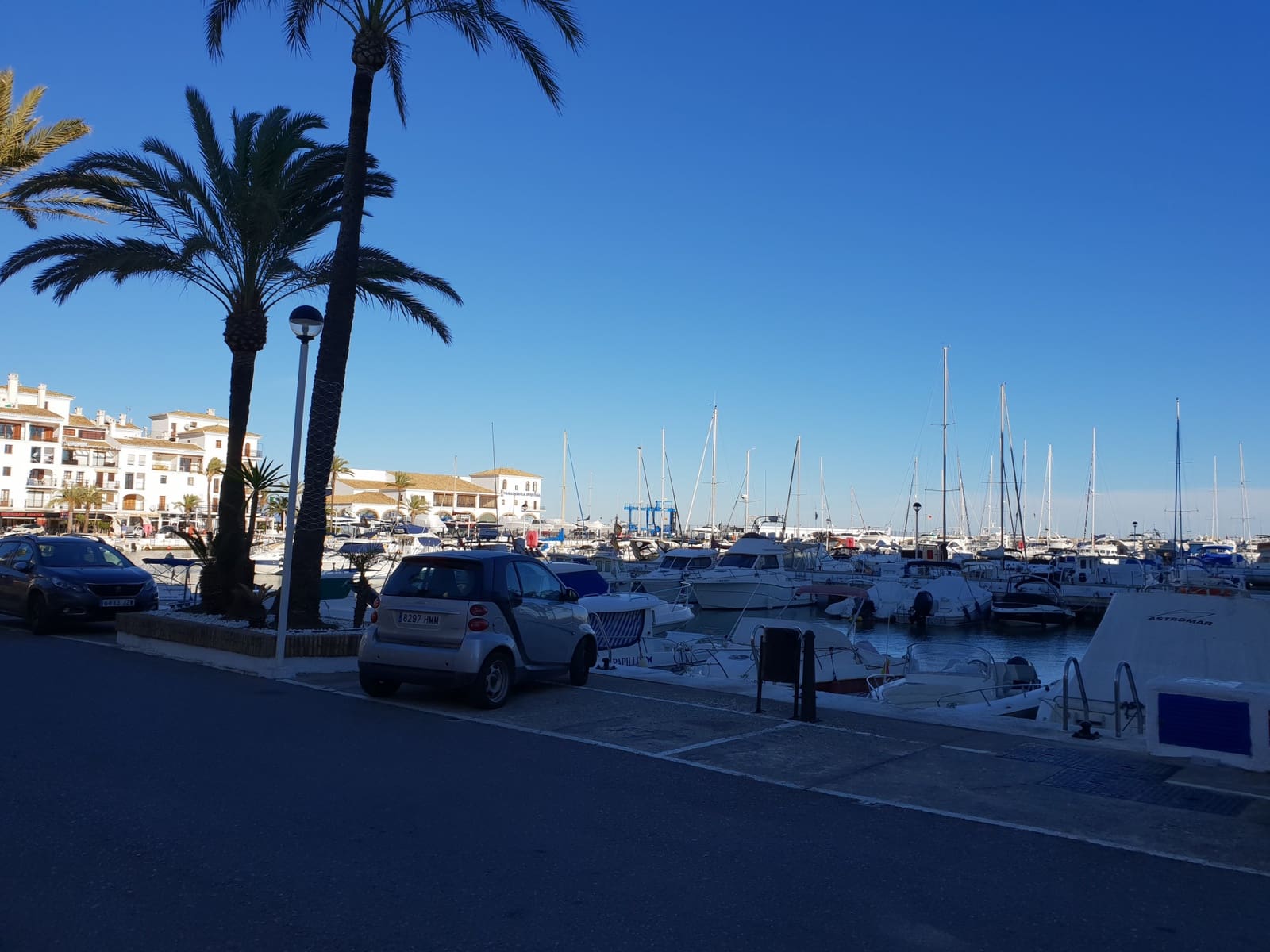 3 bedroom Apartment for sale in La Duquesa / Puerto de la Duquesa - € 350,000 (Ref: 9758725)
