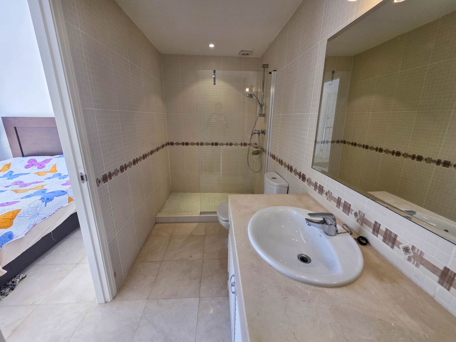 3 slaapkamer Penthouse te koop in La Duquesa / Puerto de la Duquesa met zwembad garage - € 325.000 (Ref: 9772839)