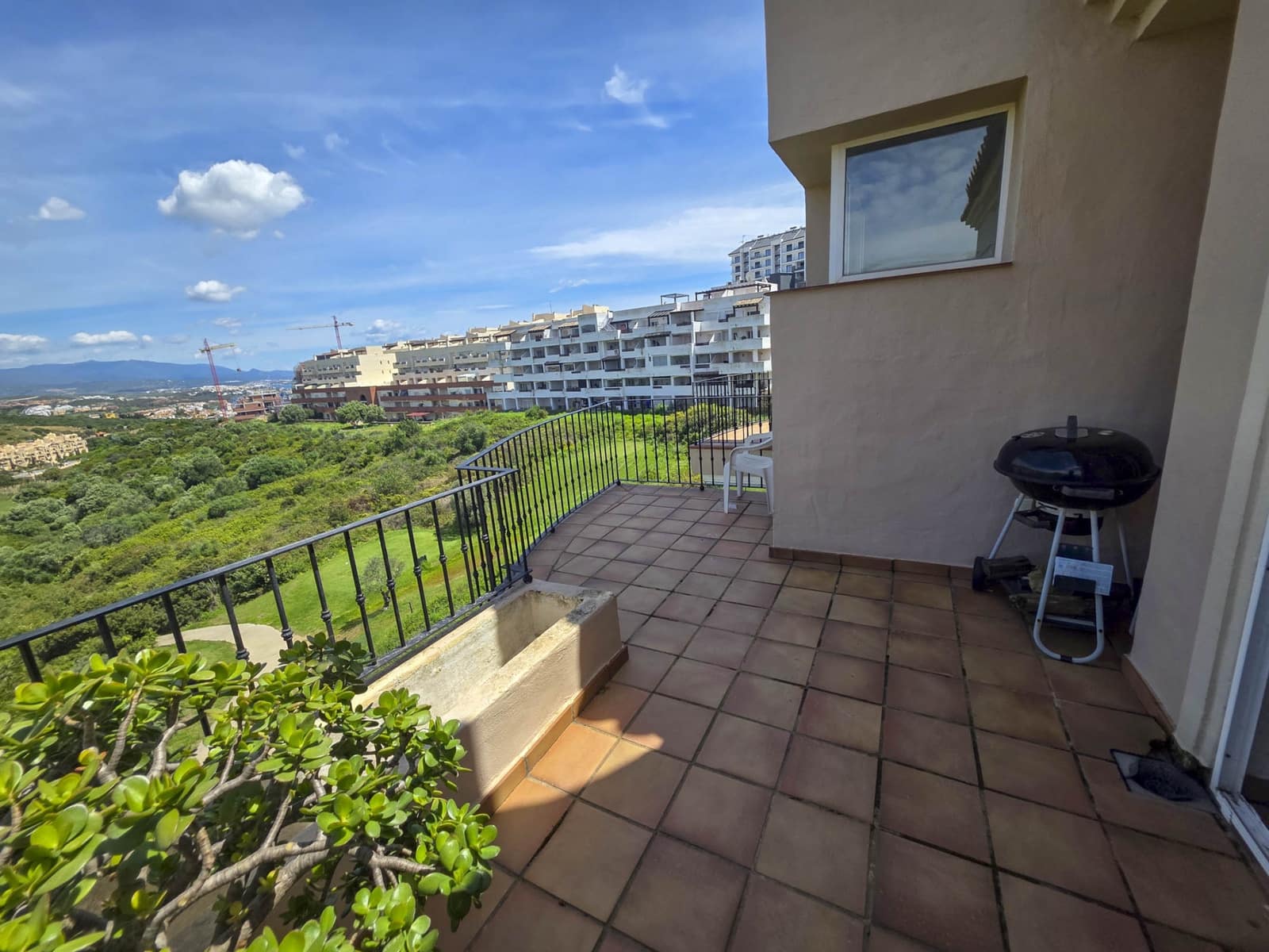 3 slaapkamer Penthouse te koop in La Duquesa / Puerto de la Duquesa met zwembad garage - € 325.000 (Ref: 9772839)