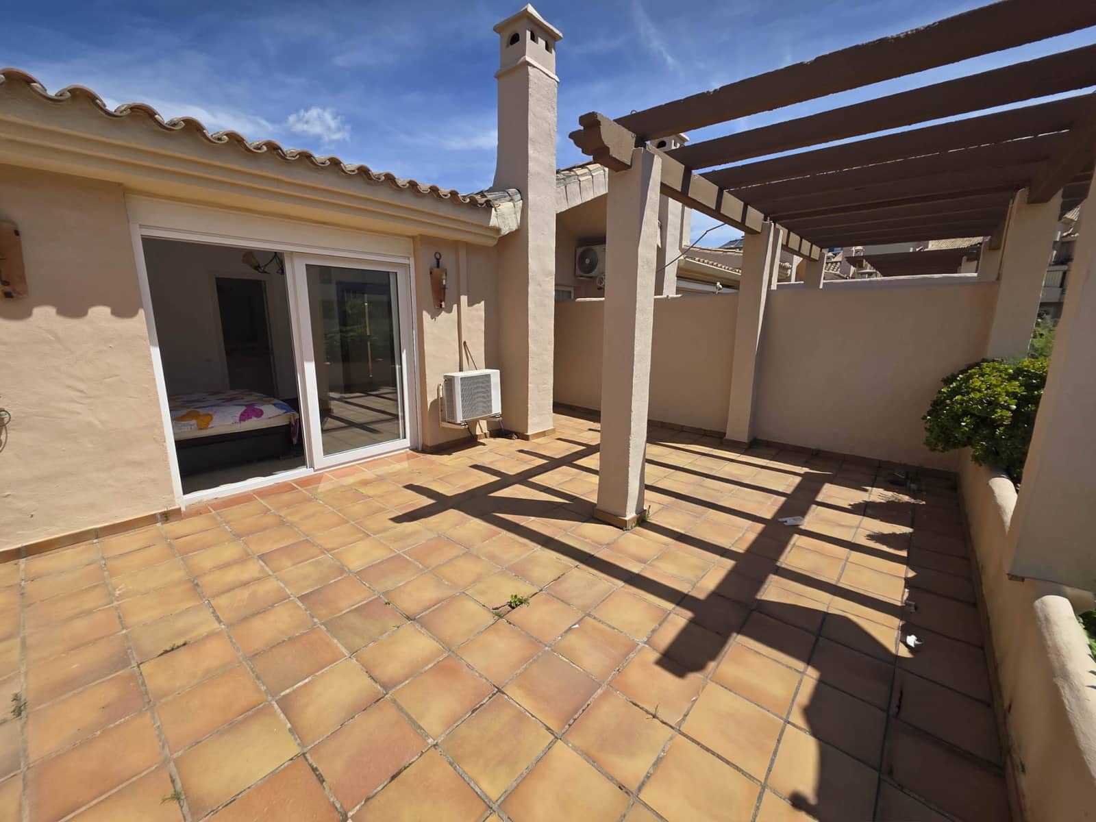 3 slaapkamer Penthouse te koop in La Duquesa / Puerto de la Duquesa met zwembad garage - € 325.000 (Ref: 9772839)