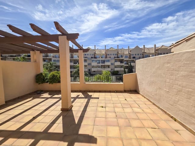 3 slaapkamer Penthouse te koop in La Duquesa / Puerto de la Duquesa, Manilva met zwembad garage - € 325.000 (Ref: 9772839)