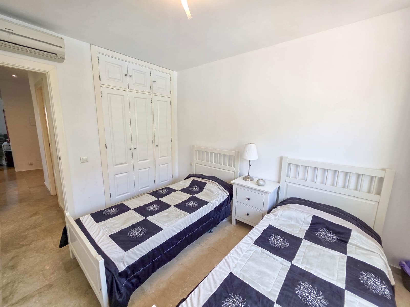 3 slaapkamer Penthouse te koop in La Duquesa / Puerto de la Duquesa met zwembad garage - € 325.000 (Ref: 9772839)