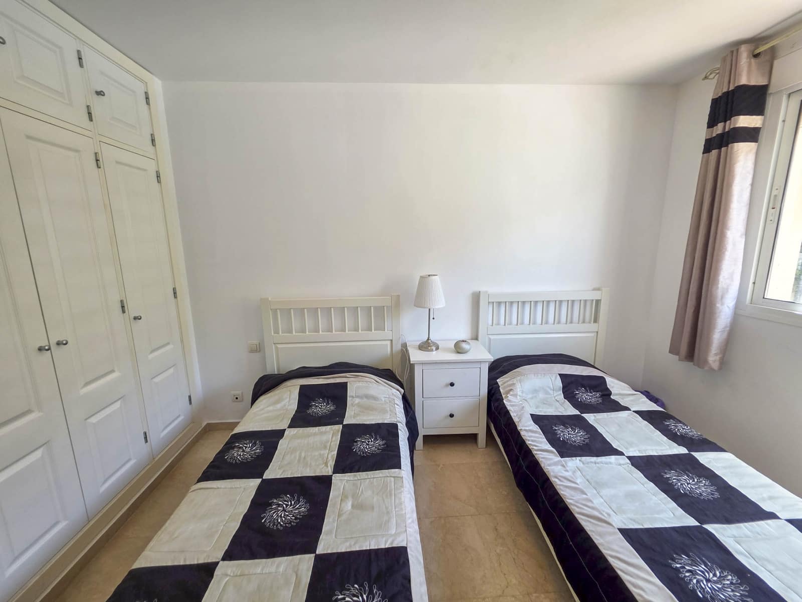 3 slaapkamer Penthouse te koop in La Duquesa / Puerto de la Duquesa met zwembad garage - € 325.000 (Ref: 9772839)