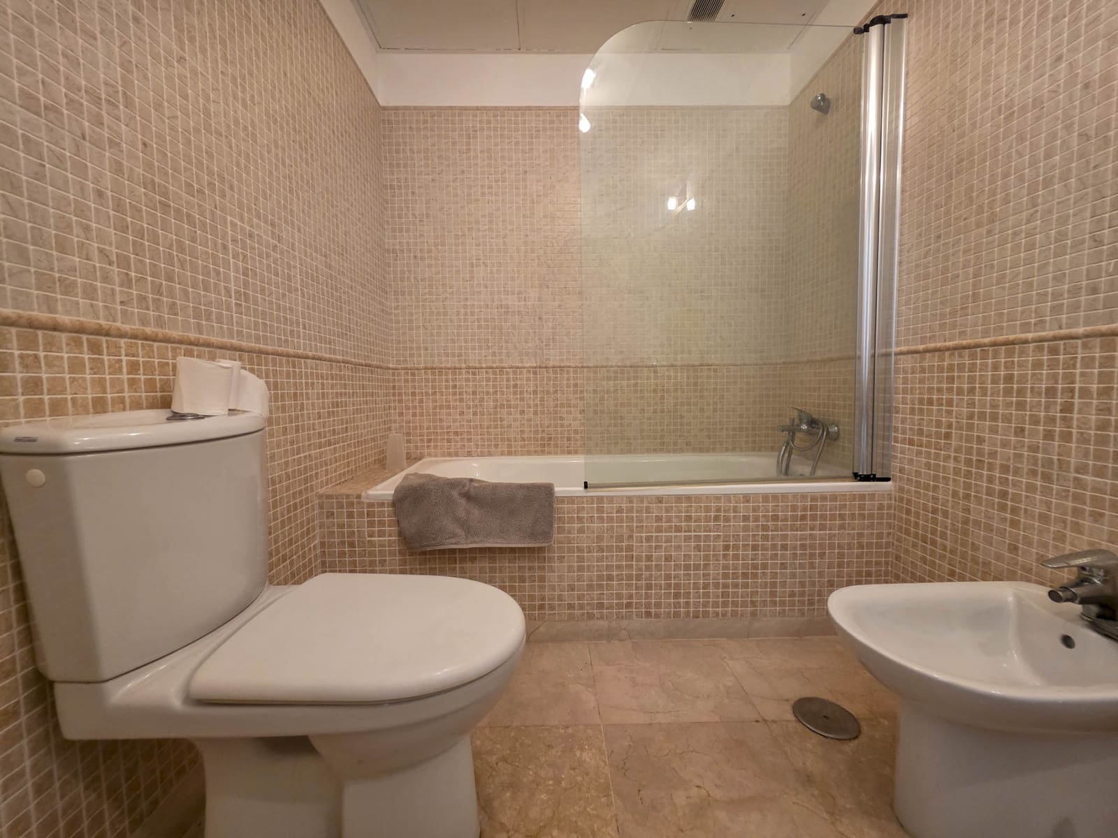 3 slaapkamer Penthouse te koop in La Duquesa / Puerto de la Duquesa met zwembad garage - € 325.000 (Ref: 9772839)