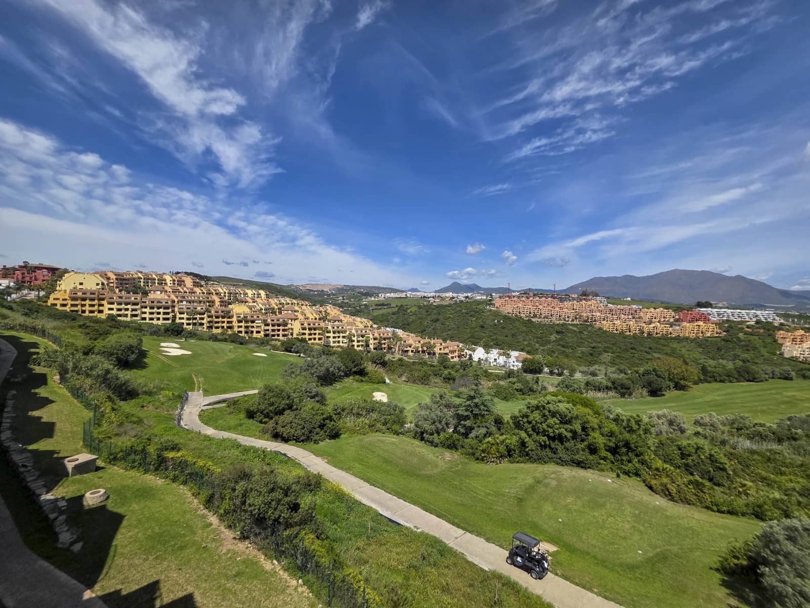 3 slaapkamer Penthouse te koop in La Duquesa / Puerto de la Duquesa met zwembad garage - € 325.000 (Ref: 9772839)