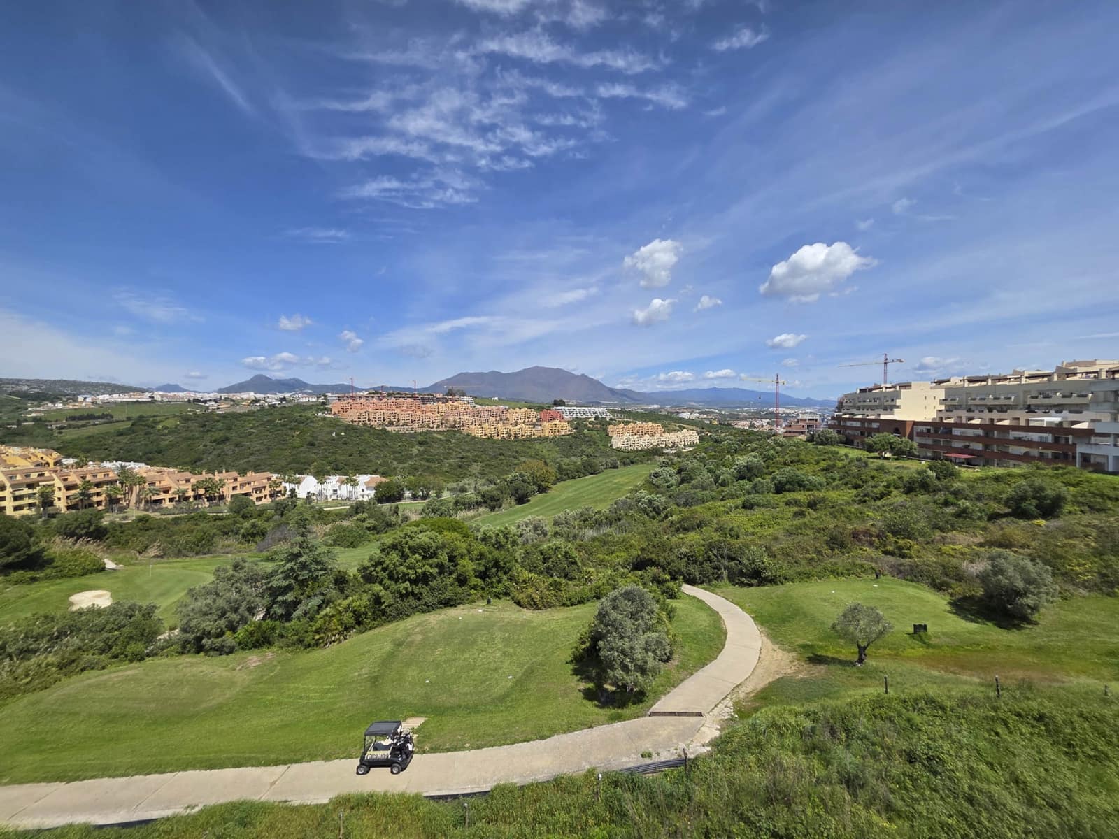 3 slaapkamer Penthouse te koop in La Duquesa / Puerto de la Duquesa met zwembad garage - € 325.000 (Ref: 9772839)