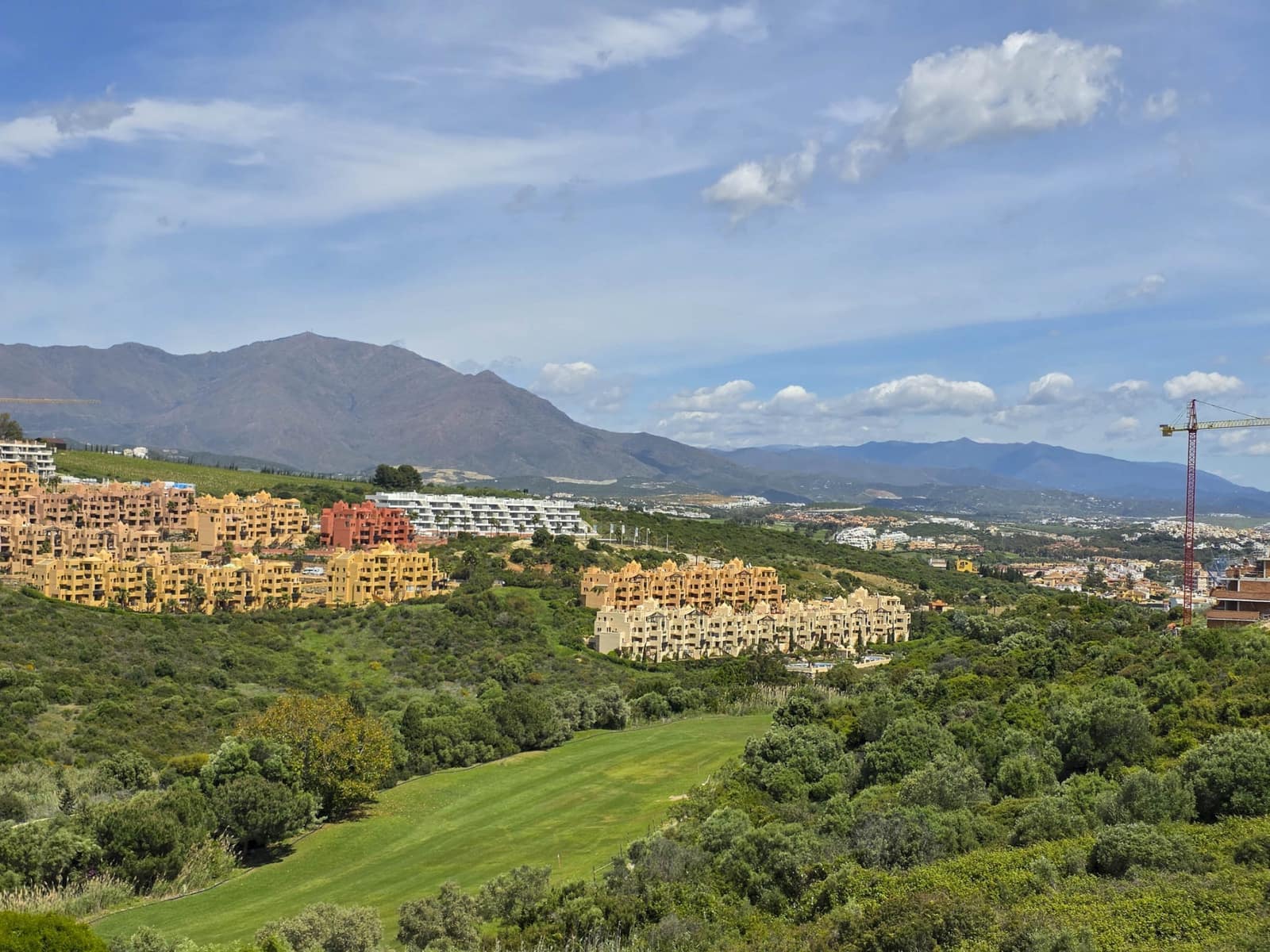 3 slaapkamer Penthouse te koop in La Duquesa / Puerto de la Duquesa met zwembad garage - € 325.000 (Ref: 9772839)