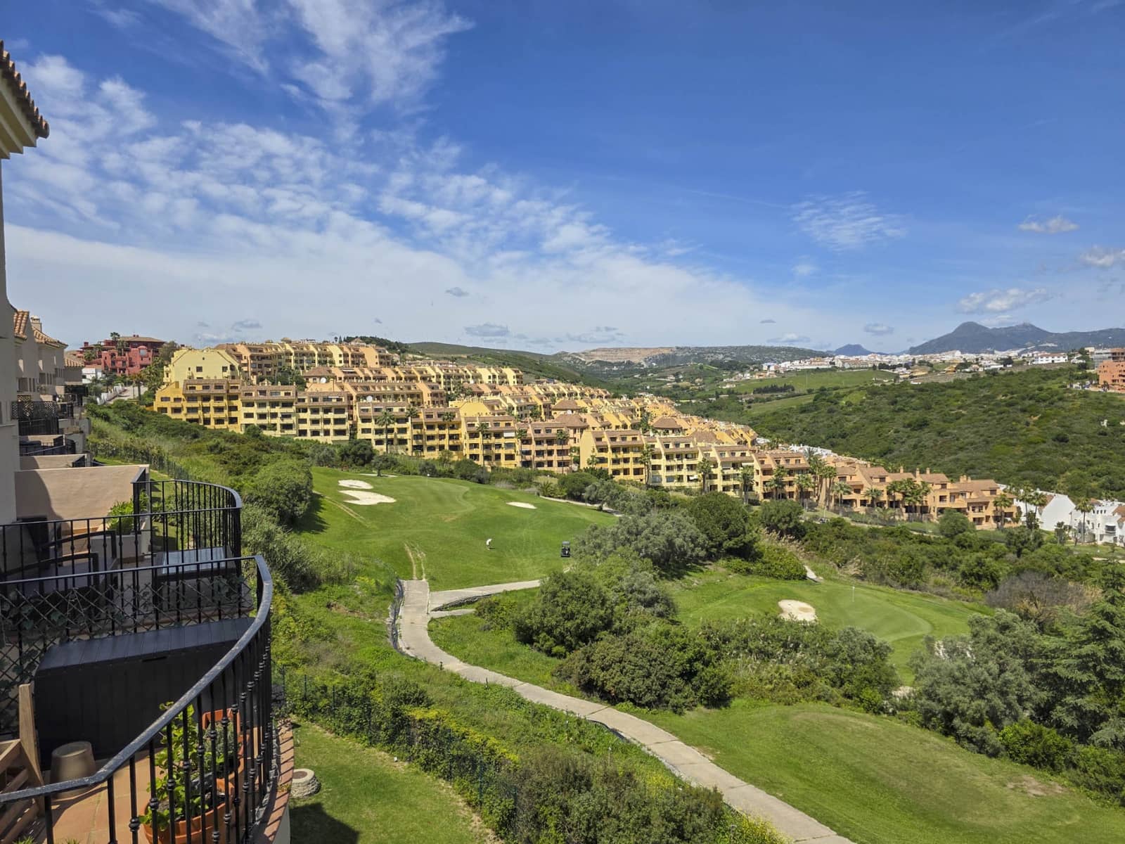 3 slaapkamer Penthouse te koop in La Duquesa / Puerto de la Duquesa met zwembad garage - € 325.000 (Ref: 9772839)