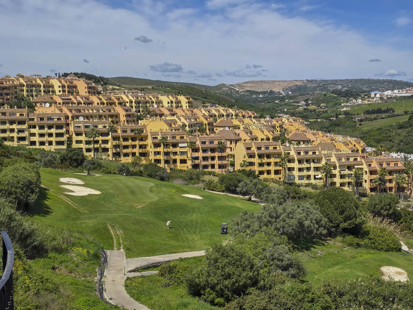 3 slaapkamer Penthouse te koop in La Duquesa / Puerto de la Duquesa met zwembad garage - € 325.000 (Ref: 9772839)