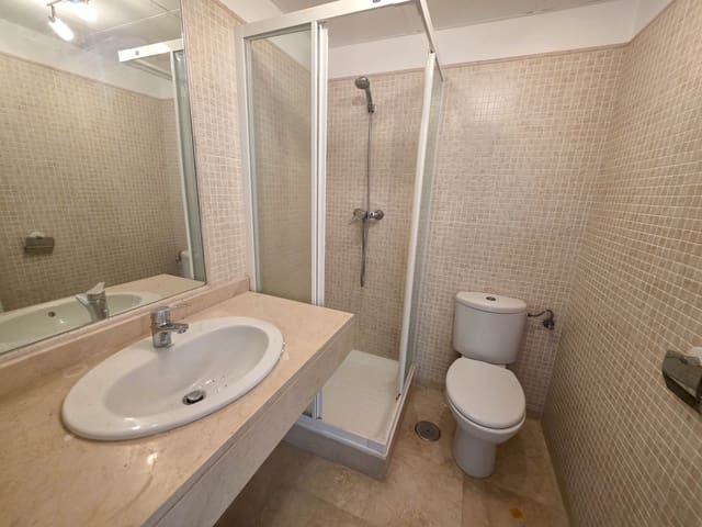 3 sypialnia Penthouse na sprzedaż w La Duquesa / Puerto de la Duquesa, Manilva z basenem garażem - 325 000 € (Ref: 9772839)