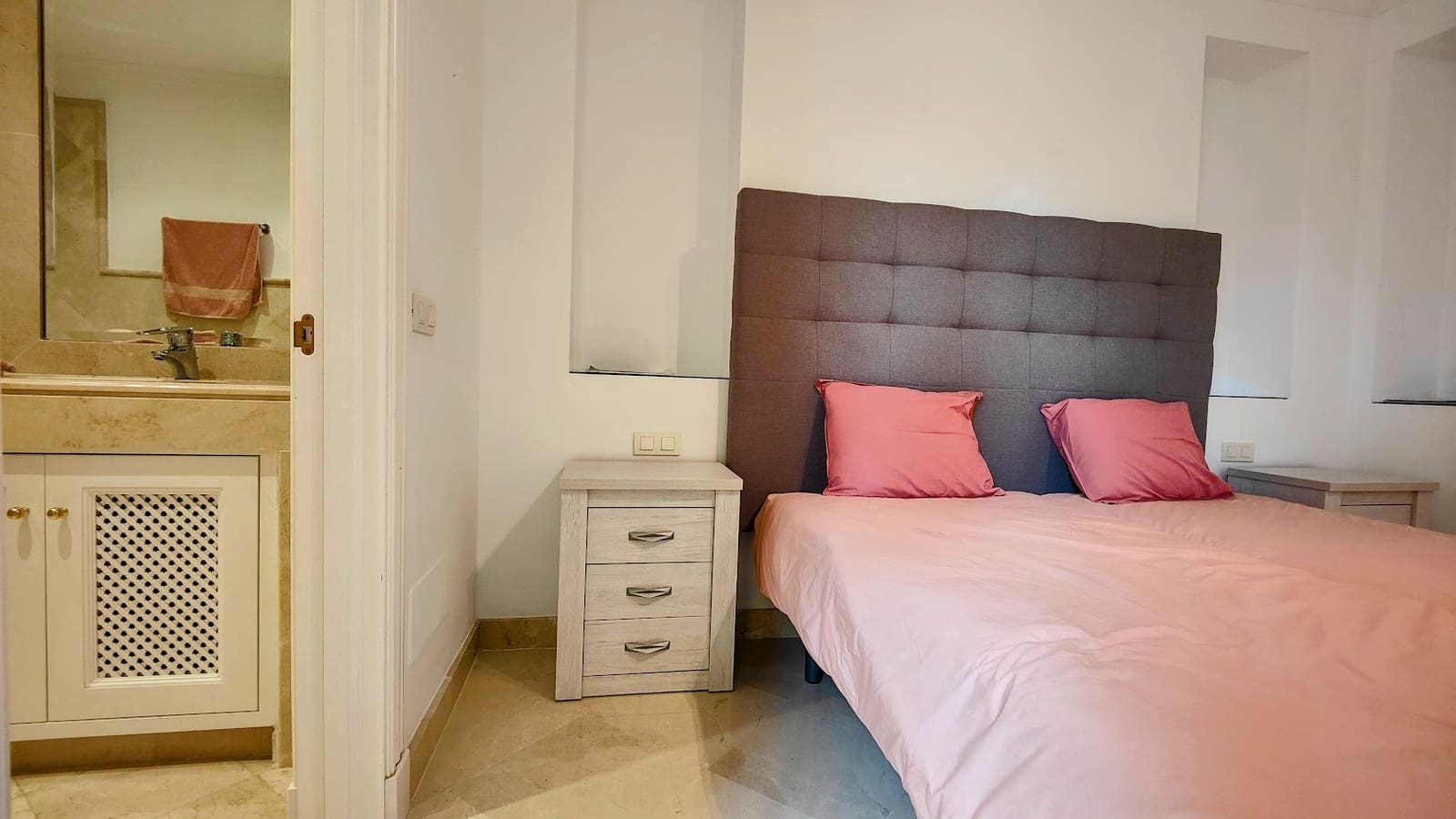 3 sypialnia Apartament na sprzedaż w Casares z basenem garażem - 450 000 € (Ref: 9777849)