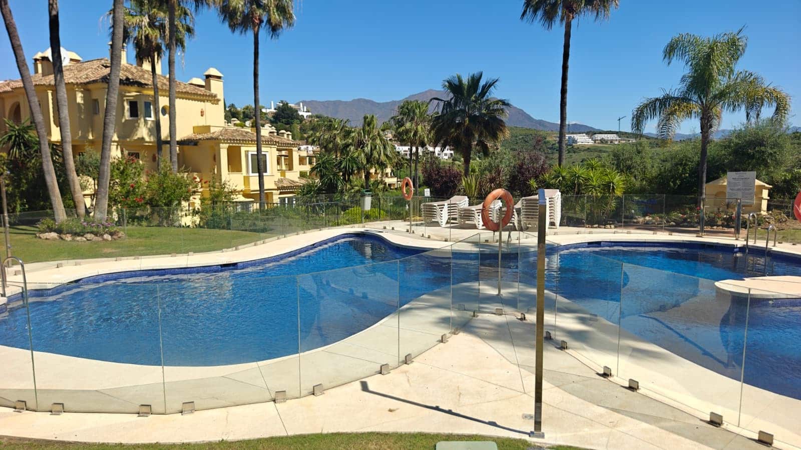 3 sypialnia Apartament na sprzedaż w Casares z basenem garażem - 450 000 € (Ref: 9777849)