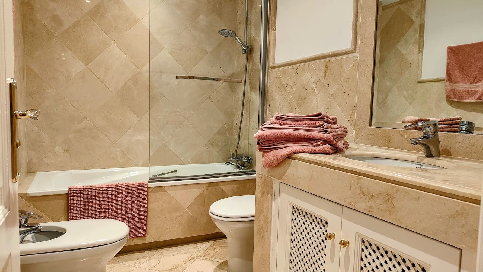 3 sypialnia Apartament na sprzedaż w Casares z basenem garażem - 450 000 € (Ref: 9777849)