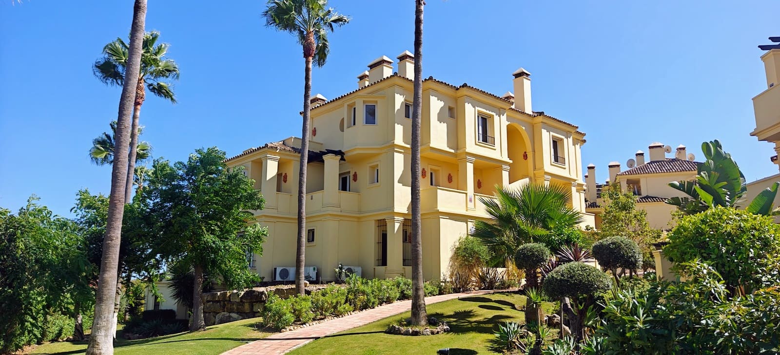 3 sypialnia Apartament na sprzedaż w Casares z basenem garażem - 450 000 € (Ref: 9777849)