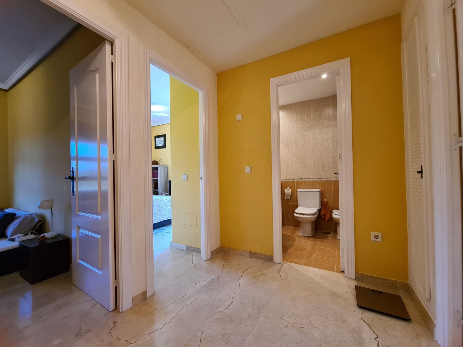 3 bedroom Semi-detached Villa for sale in La Duquesa / Puerto de la Duquesa with pool garage - € 369,000 (Ref: 9790848)