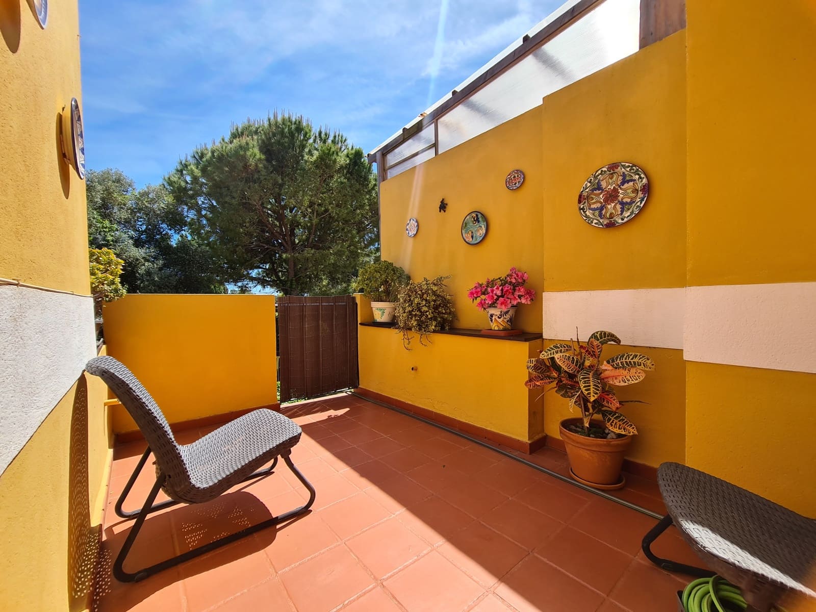 3 bedroom Semi-detached Villa for sale in La Duquesa / Puerto de la Duquesa with pool garage - € 369,000 (Ref: 9790848)