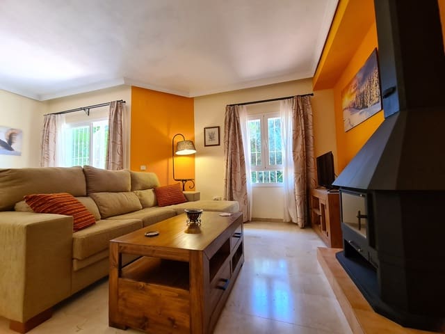 3 bedroom Semi-detached Villa for sale in La Duquesa / Puerto de la Duquesa, Manilva with pool garage - € 369,000 (Ref: 9790848)