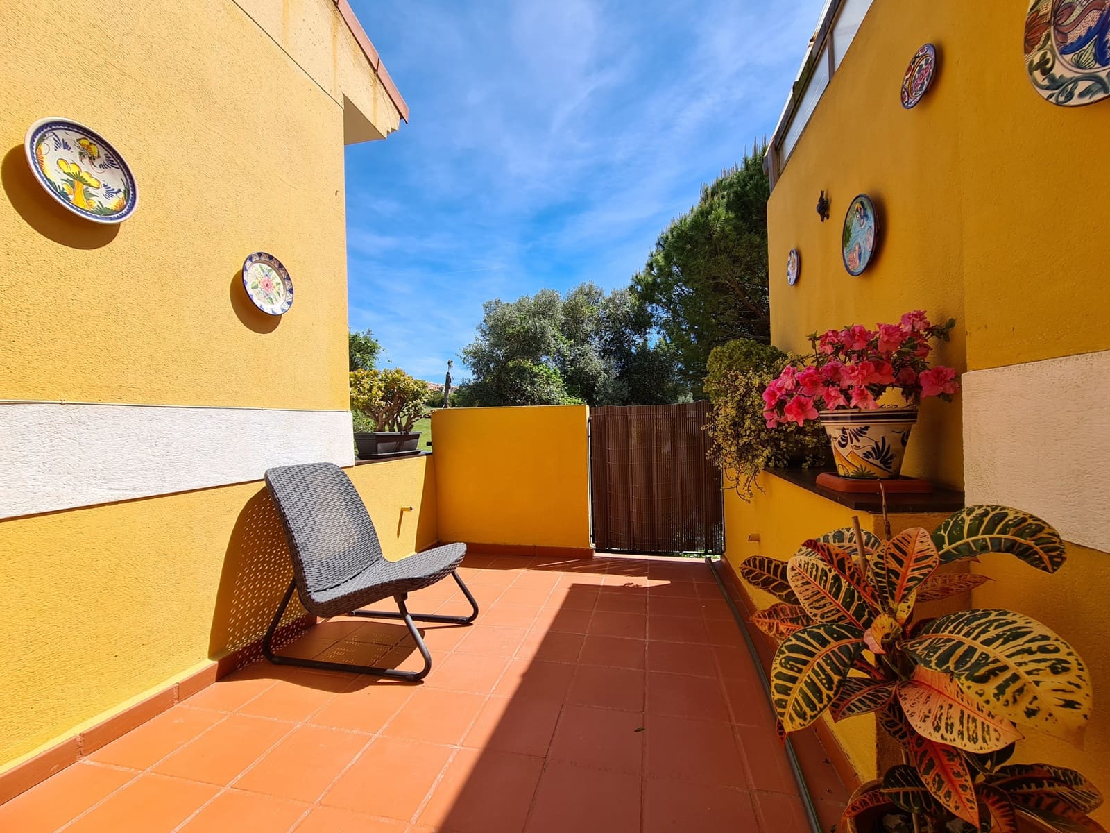 3 bedroom Semi-detached Villa for sale in La Duquesa / Puerto de la Duquesa with pool garage - € 369,000 (Ref: 9790848)