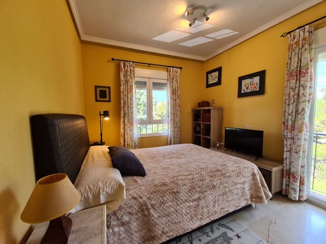 3 bedroom Semi-detached Villa for sale in La Duquesa / Puerto de la Duquesa, Manilva with pool garage - € 369,000 (Ref: 9790848)