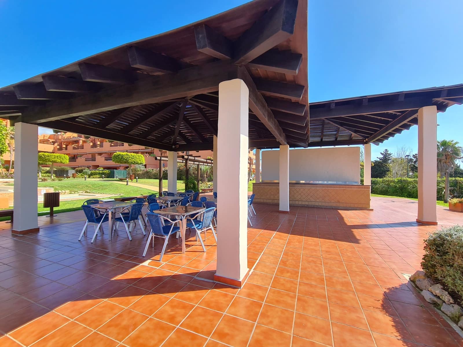 1 Zimmer Apartment zu verkaufen in Estepona mit Pool Garage - 363.500 € (Ref: 9794375)
