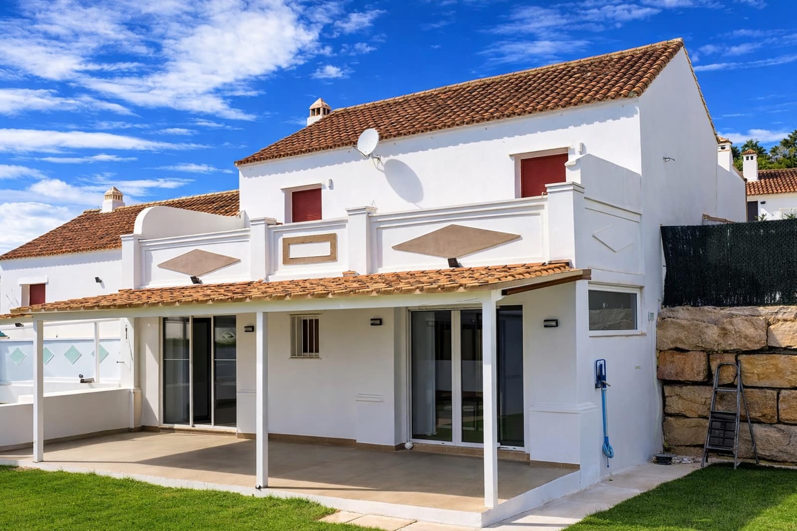 2 chambre Villa/Maison Semi-Mitoyenne à vendre à Casares avec piscine garage - 479 000 € (Ref: 9799050)