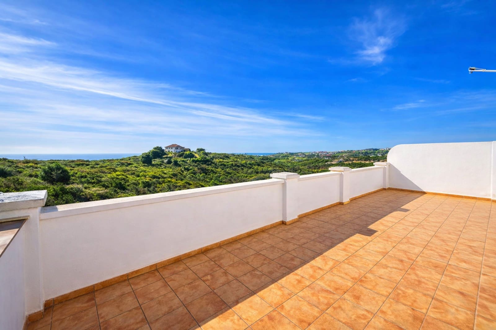 2 bedroom Semi-detached Villa for sale in Casares with pool garage - € 479,000 (Ref: 9799050)
