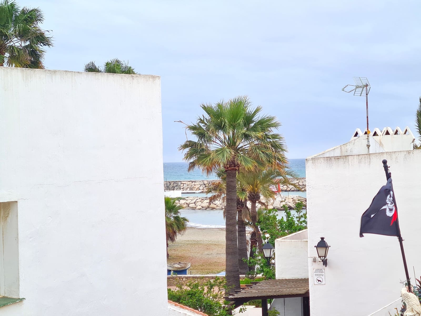 3 soveværelse Semi-Rækkehus til salg i La Duquesa / Puerto de la Duquesa - € 399.000 (Ref: 9806299)