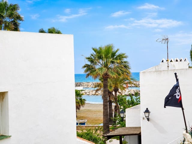 3 sovrum Semi-fristående Villa till salu i La Duquesa / Puerto de la Duquesa, Manilva - 399 000 € (Ref: 9806299)