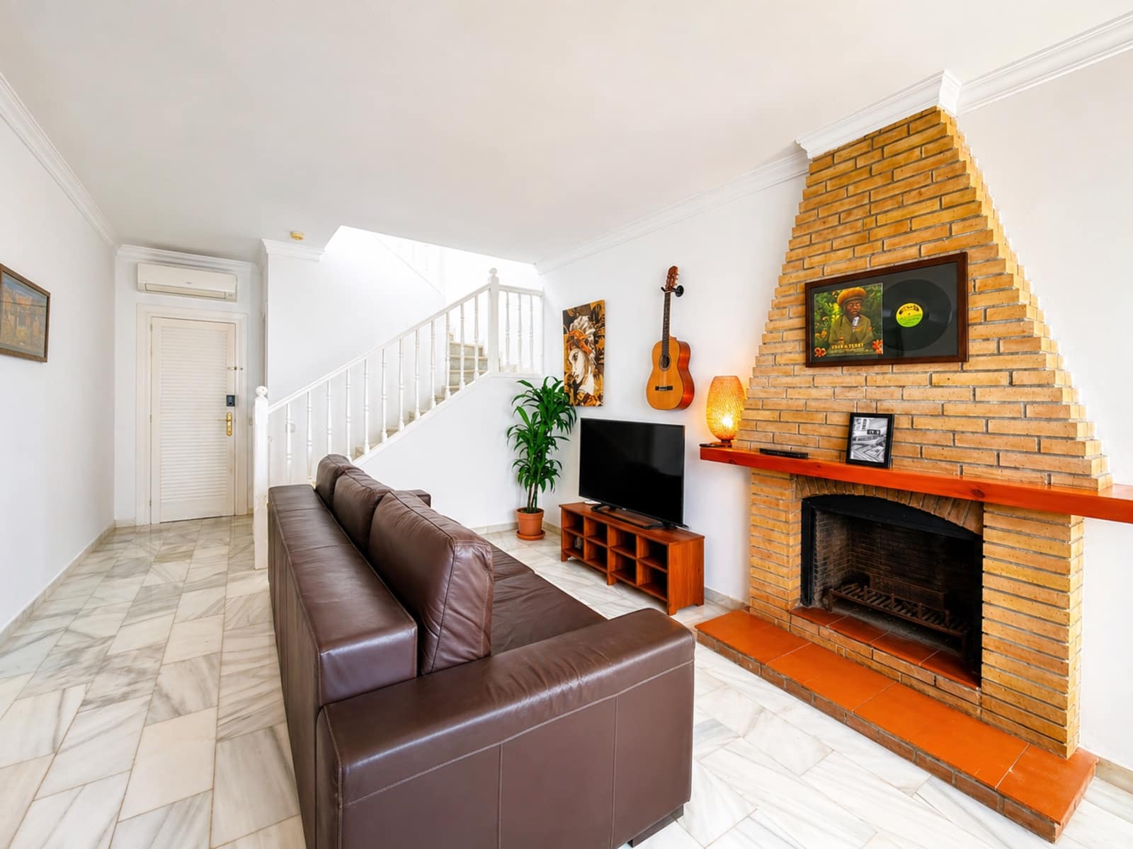 3 bedroom Semi-detached Villa for sale in La Duquesa / Puerto de la Duquesa - € 399,000 (Ref: 9806299)