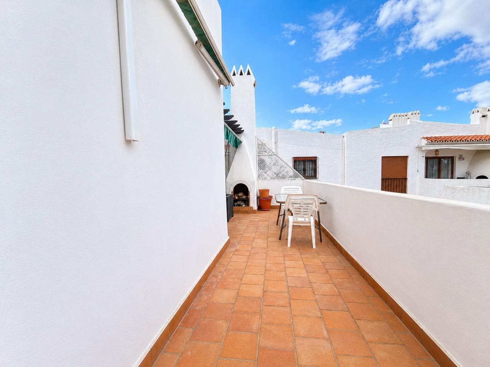 3 bedroom Semi-detached Villa for sale in La Duquesa / Puerto de la Duquesa - € 399,000 (Ref: 9806299)