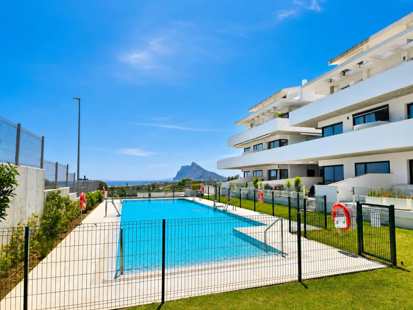 3 soveværelse Penthouse til salg i La Alcaidesa med swimmingpool garage - € 499.000 (Ref: 9820260)