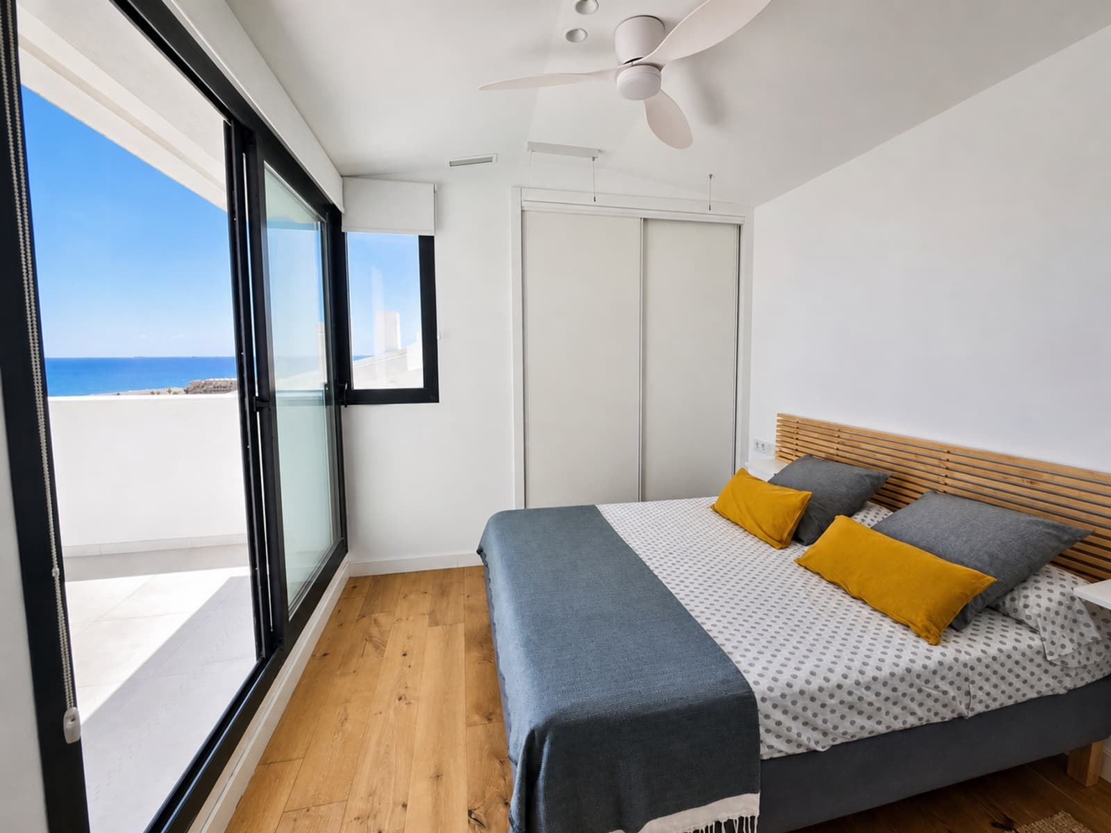 3 soveværelse Penthouse til salg i La Alcaidesa med swimmingpool garage - € 499.000 (Ref: 9820260)