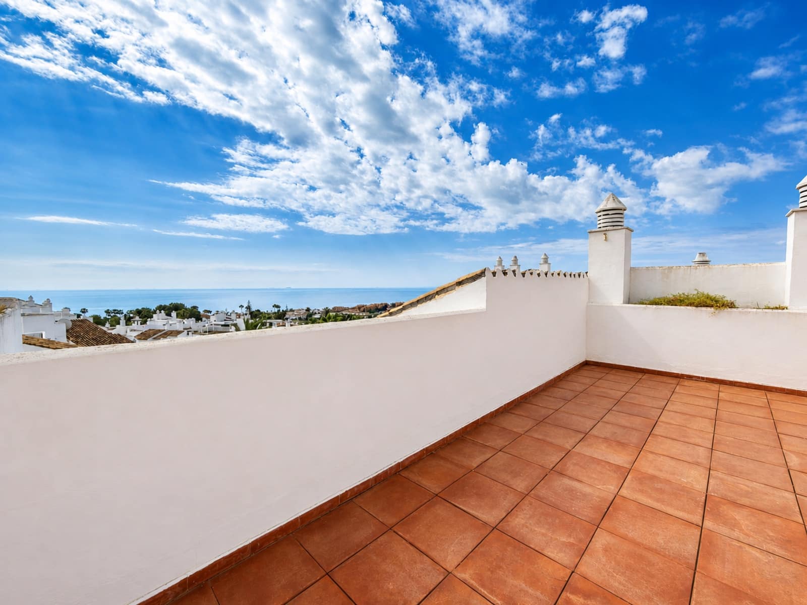 Ático de 2 habitaciones en La Duquesa / Puerto de la Duquesa en venta con piscina - 280.000 € (Ref: 9824802)