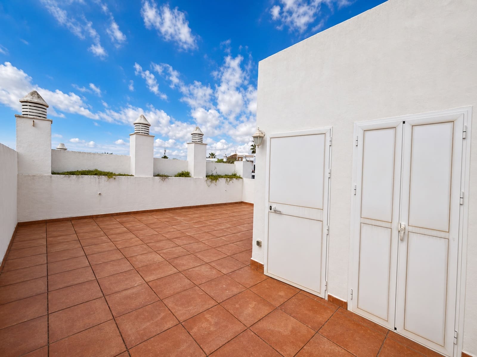 Ático de 2 habitaciones en La Duquesa / Puerto de la Duquesa en venta con piscina - 280.000 € (Ref: 9824802)