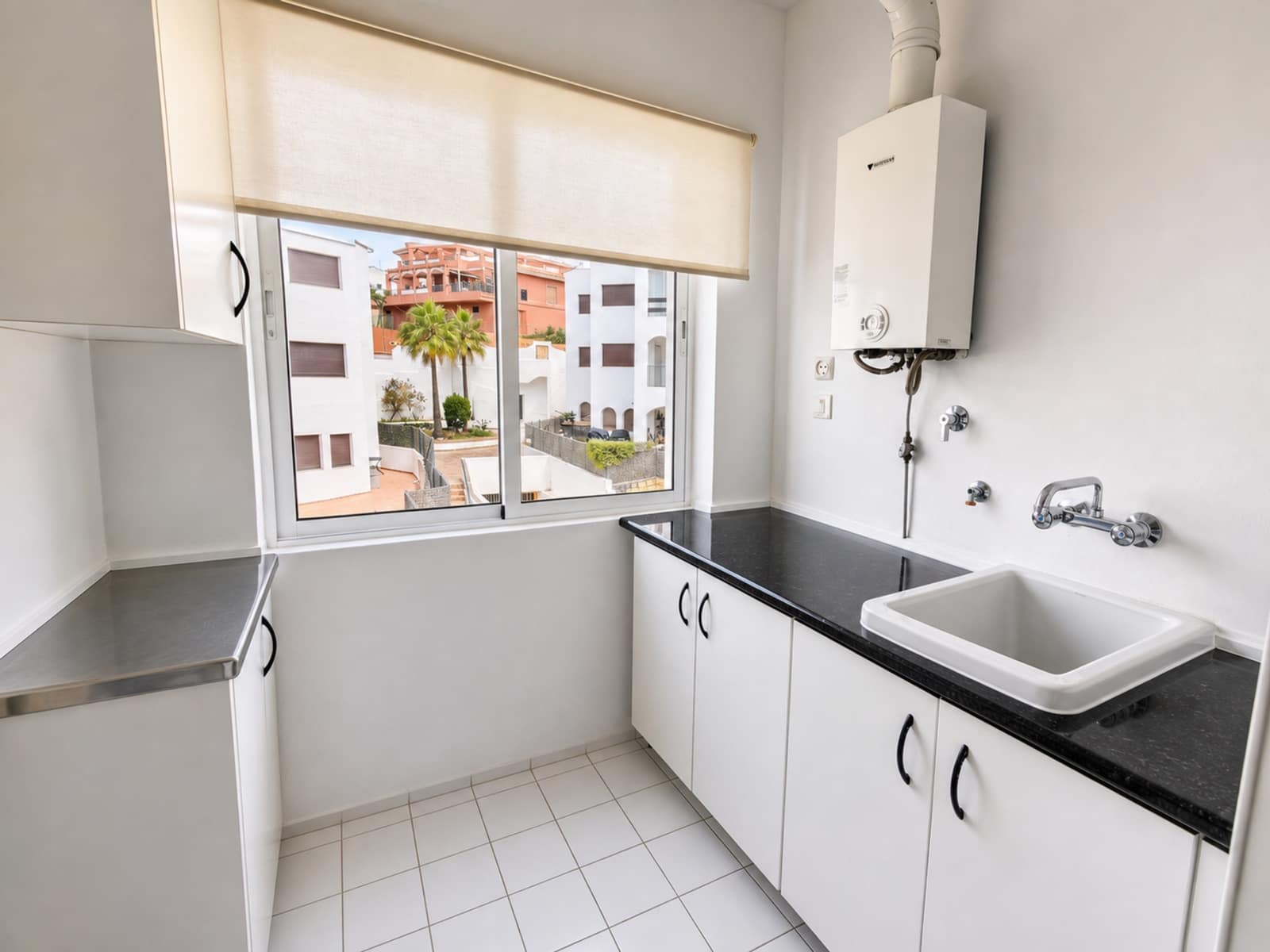 Ático de 2 habitaciones en La Duquesa / Puerto de la Duquesa en venta con piscina - 280.000 € (Ref: 9824802)