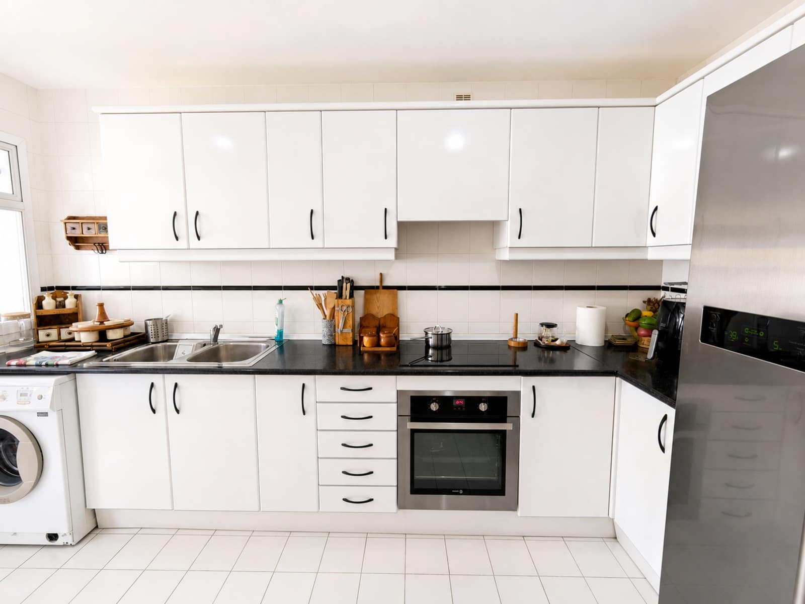 Ático de 2 habitaciones en La Duquesa / Puerto de la Duquesa en venta con piscina - 280.000 € (Ref: 9824802)