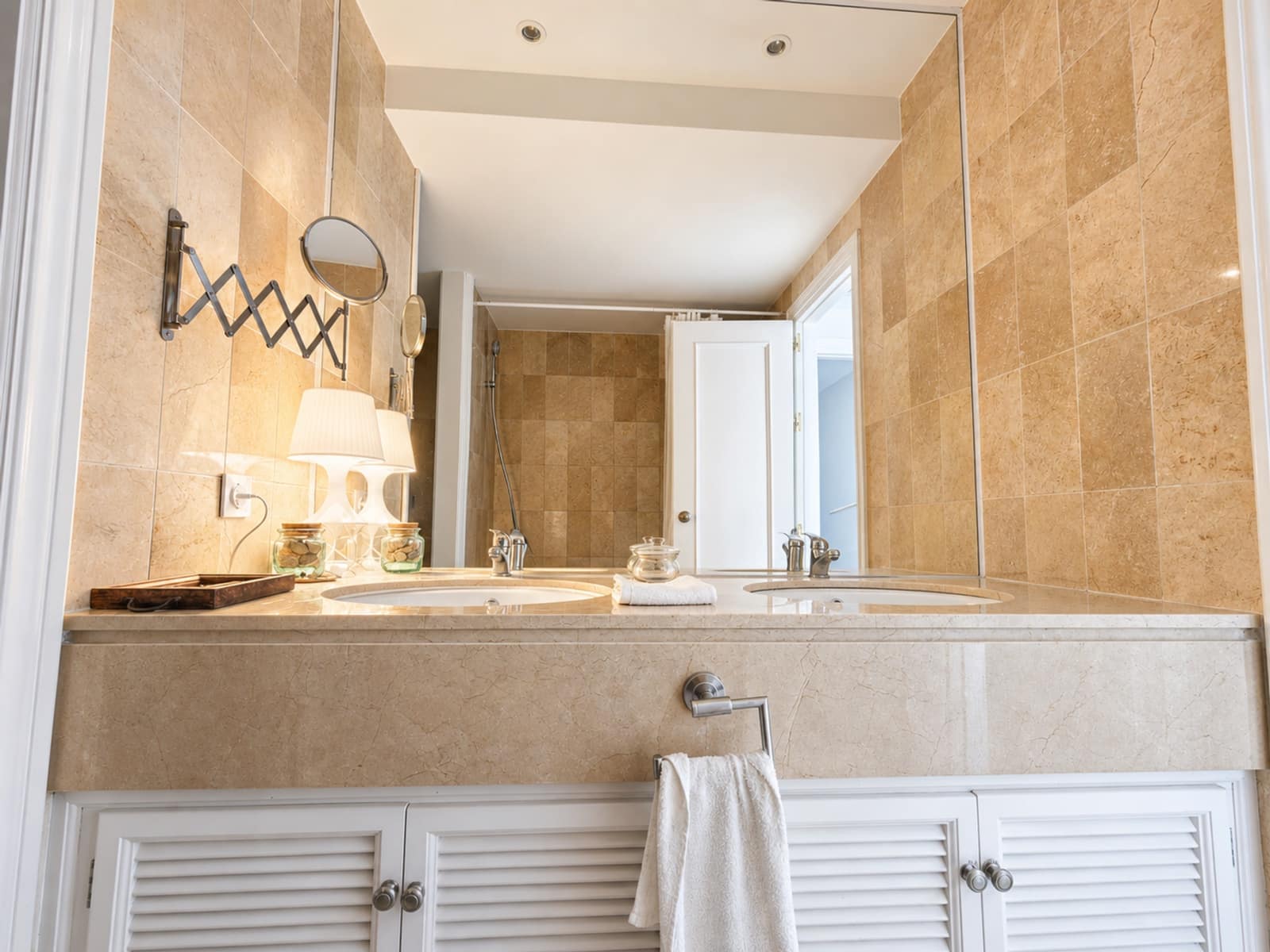 Ático de 2 habitaciones en La Duquesa / Puerto de la Duquesa en venta con piscina - 280.000 € (Ref: 9824802)