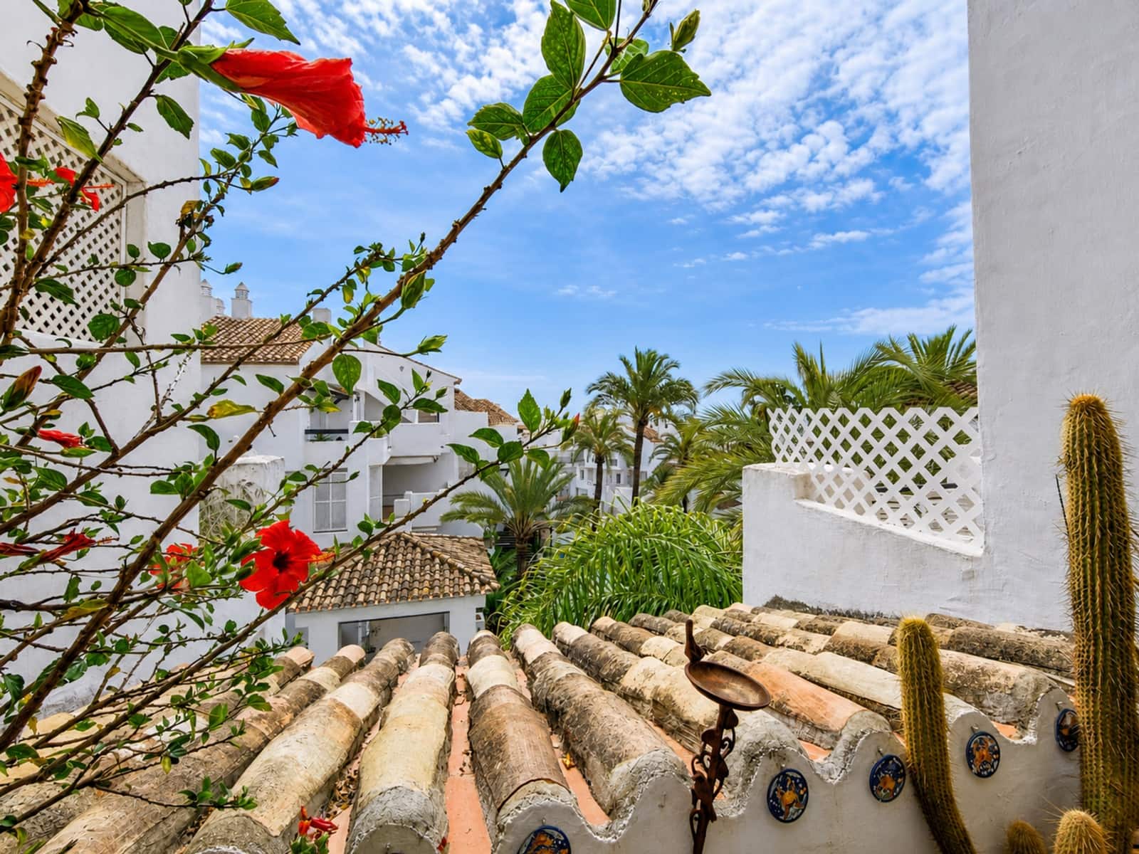 Ático de 2 habitaciones en La Duquesa / Puerto de la Duquesa en venta con piscina - 280.000 € (Ref: 9824802)
