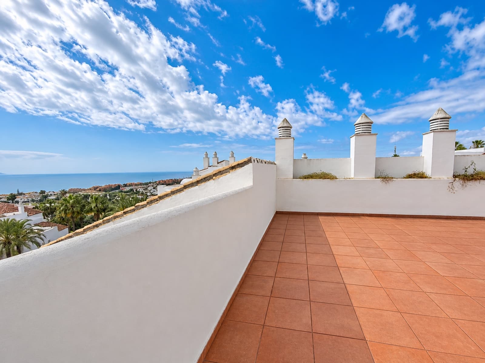 Ático de 2 habitaciones en La Duquesa / Puerto de la Duquesa en venta con piscina - 280.000 € (Ref: 9824802)