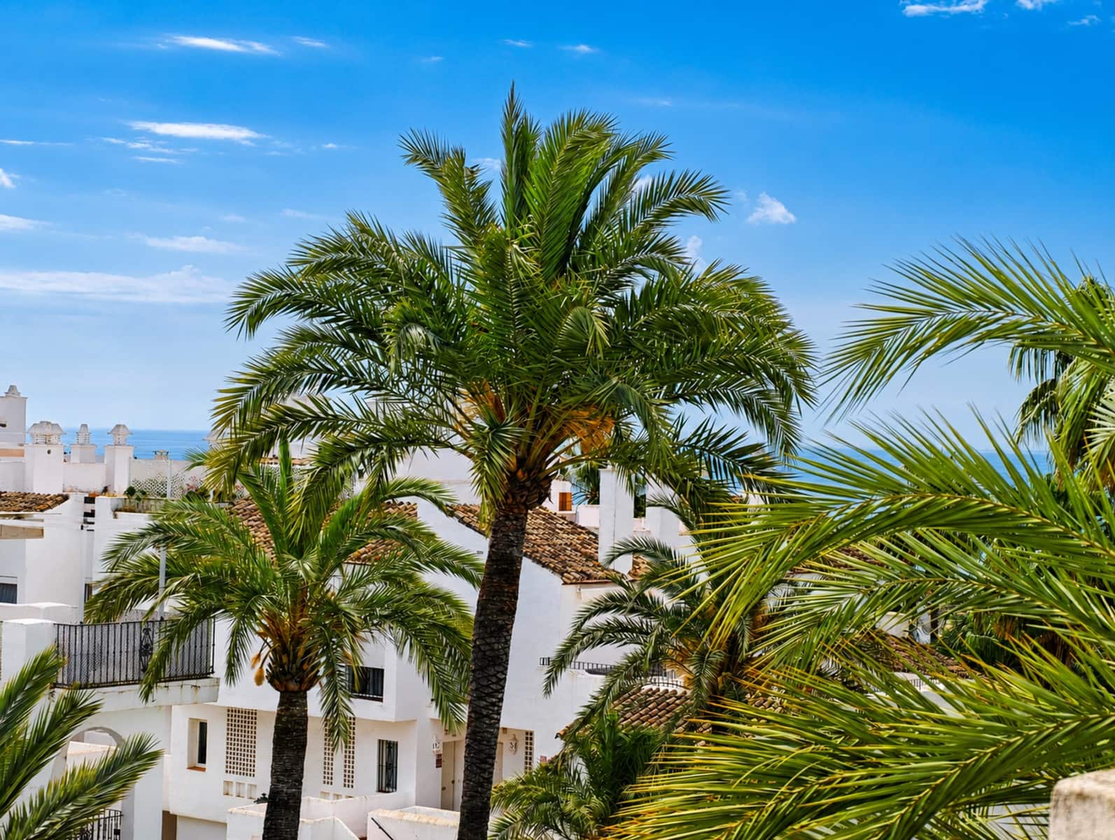Ático de 2 habitaciones en La Duquesa / Puerto de la Duquesa en venta con piscina - 280.000 € (Ref: 9824802)